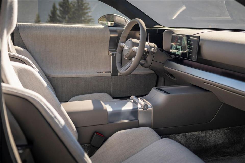 Analoger Charme trotz digitalem Cockpit: Auch viele echte Tasten mit guter Haptik tragen dazu bei.Audi AG/dpa-tmn