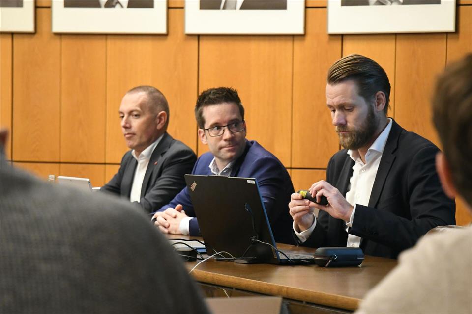 Analyse der Wirtschaft im Kreis Borken (von rechts): Dr. Daniel Schultewolter (WFG), Sven Wolf (IHK), Daniel Janning (Handwerk). 