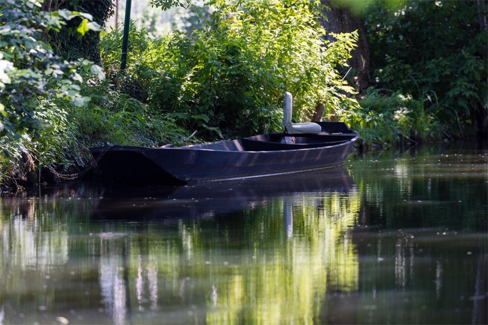 Anders als im Landkreis Dahme-Spreewald darf in den Kreisen Barnim und Märkisch-Oderland schon seit sechs Jahren kein Wasser mehr aus Oberflächengewässern gepumpt werden. (Archivbild)Frank Hammerschmidt/dpa