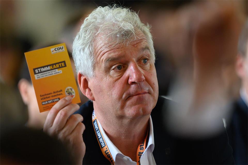 Anders als seine Fraktion will der CDU-Abgeordnete Guido Heuer bei der Ministerpräsidenten-Wahl nicht den Saal verlassen. (Archivbild)Hendrik Schmidt/dpa