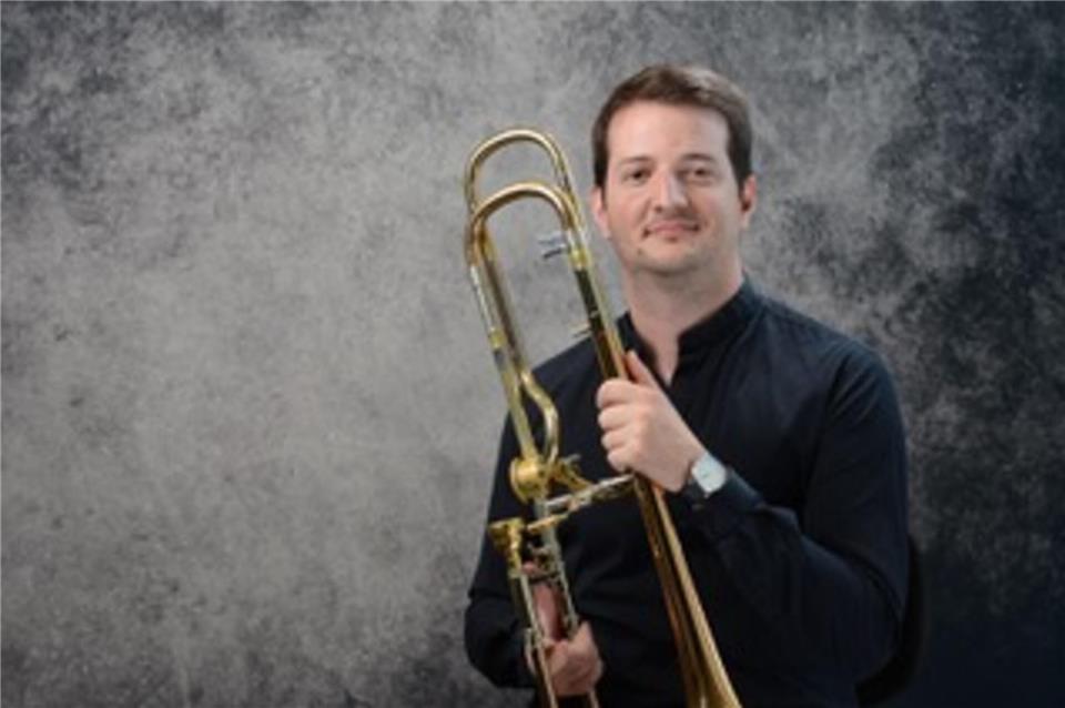 András Bogács studierte Posaune am Béla Bartók Konservatorium in Budapest sowie an der Hochschule für Musik, Theater und Medien Hannover.