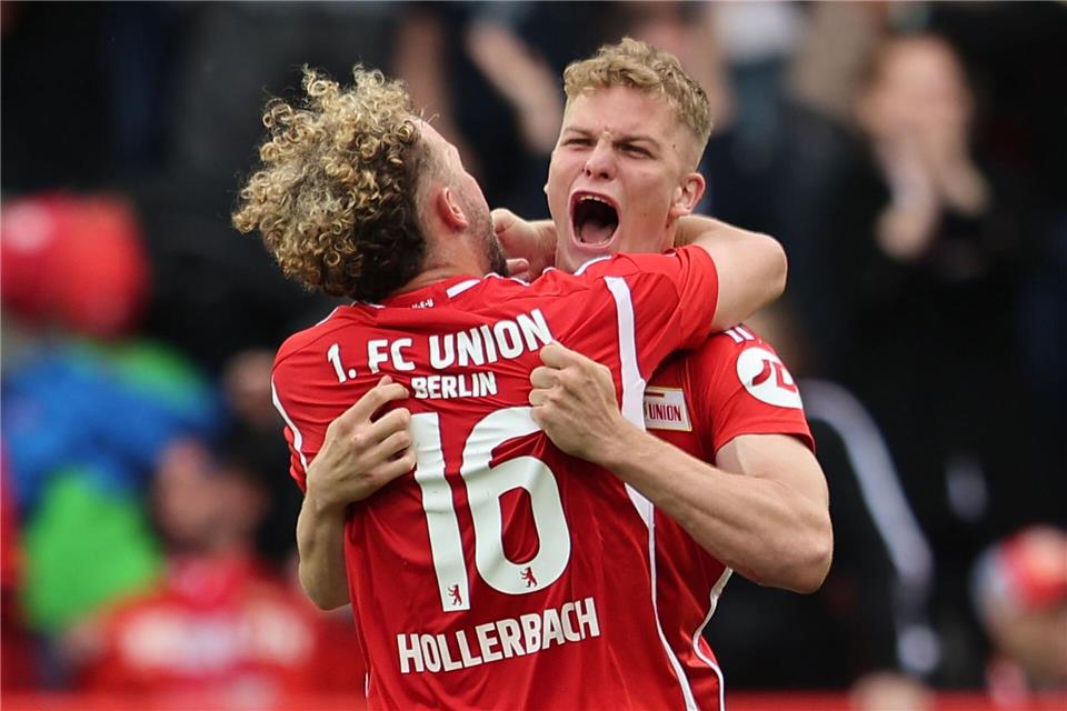 Fünf Fakten zum Spiel des 1. FC Union Berlin gegen Freiburg Andras Schäfer und Benedict Hollerbach feiern am 34. Spieltag den Klassenerhalt mit Union Berlin. Andreas Gora/dpa