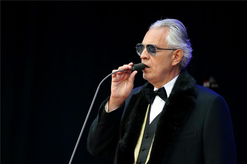 Andrea Bocelli wird bei der Eröffnungsfeier der Olympischen Winterspiele auftreten. (Archivbild) Peter Byrne/PA Wire/dpa