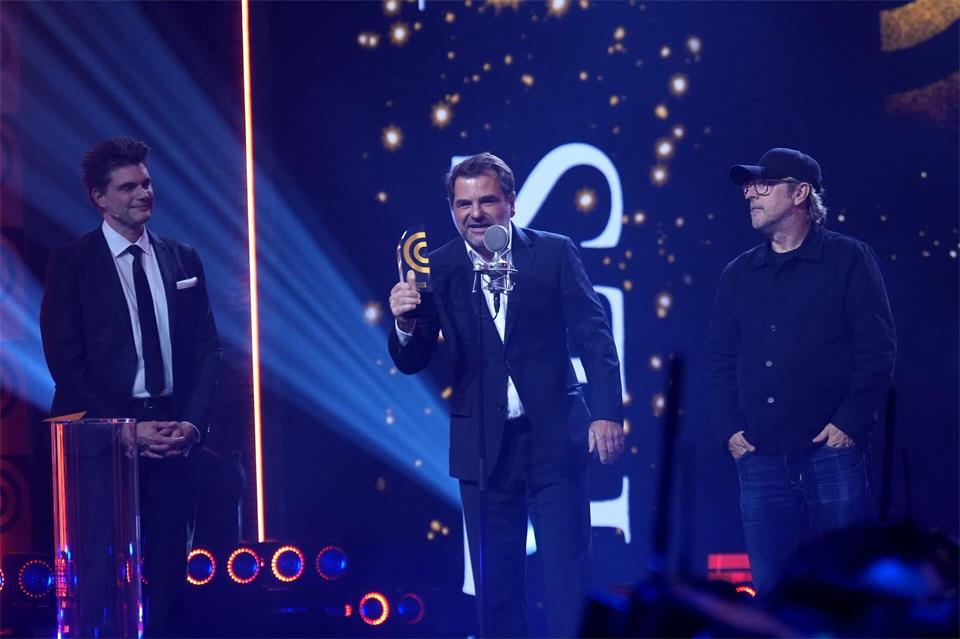 Andreas Altenburg vom Sender NDR 2 bekommt den Deutschen Radiopreis 2026 in der Kategorie „Bestes Entertainment“ für den fiktionalen Comedy-Podcast „Barmbek Bump – Prange vs. Rohde“Marcus Brandt/dpa Pool/dpa