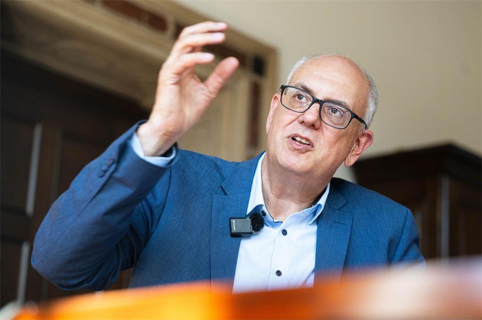 Andreas Bovenschulte hat sich für eine Steuer der Superreichen ausgesprochen. (Archivbild)Sina Schuldt/dpa
