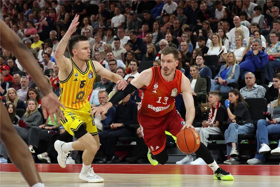 Andreas Obst (r) hatte wieder großen Anteil am Bayern-Sieg. (Archivbild)Matthias Stickel/dpa
