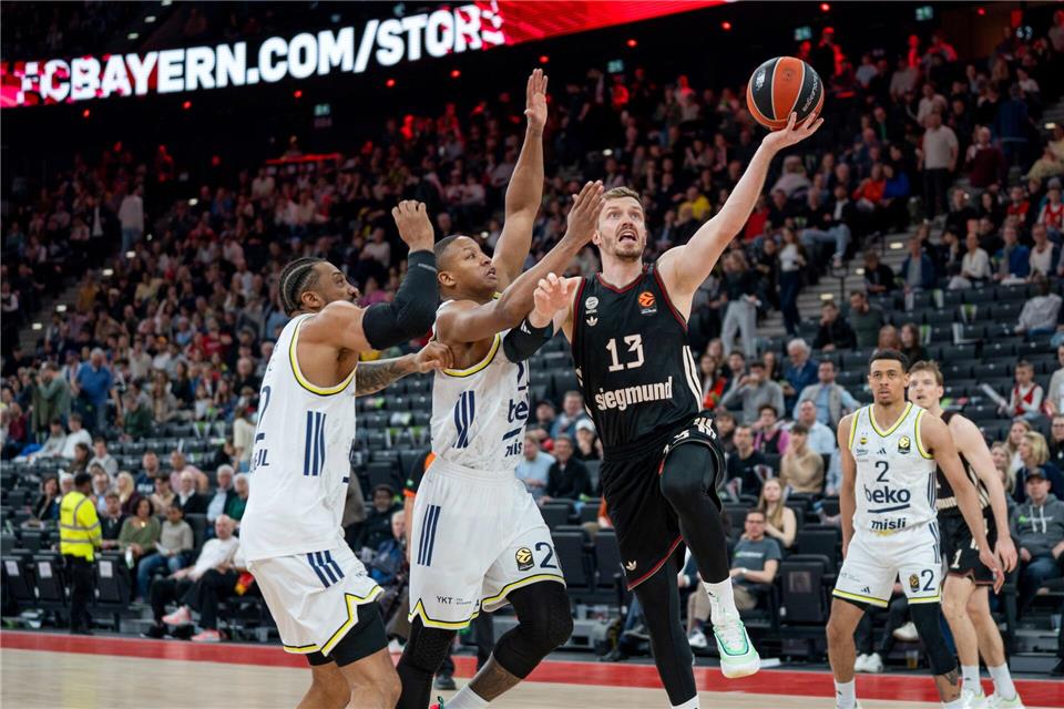 Andreas Obst zieht zum Korb.Helen Fiona/dpa