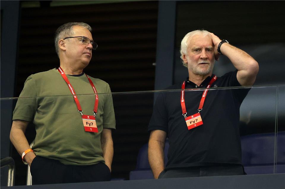 Andreas Rettig und Rudi Völler können den Auftritt des DFB-Teams nicht fassen.Christian Charisius/dpa