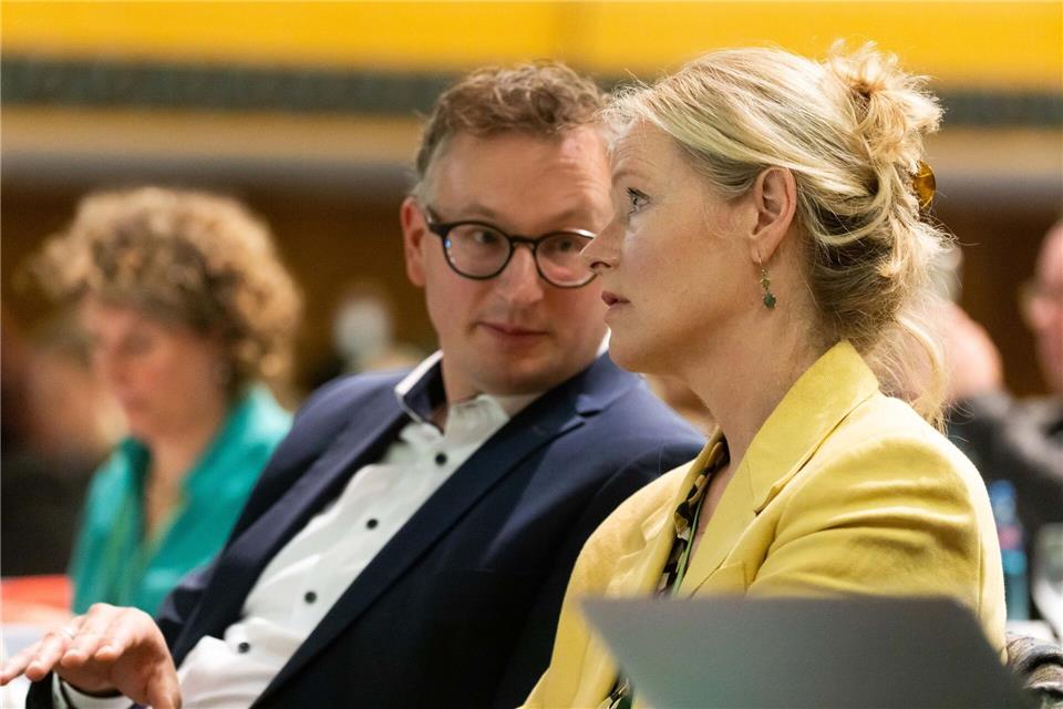 Andreas Schwarz und Thekla Walker von den Grünen machen sich für den Ausbau der Windenergie stark. (Archivbild)   Philipp von Ditfurth/dpa