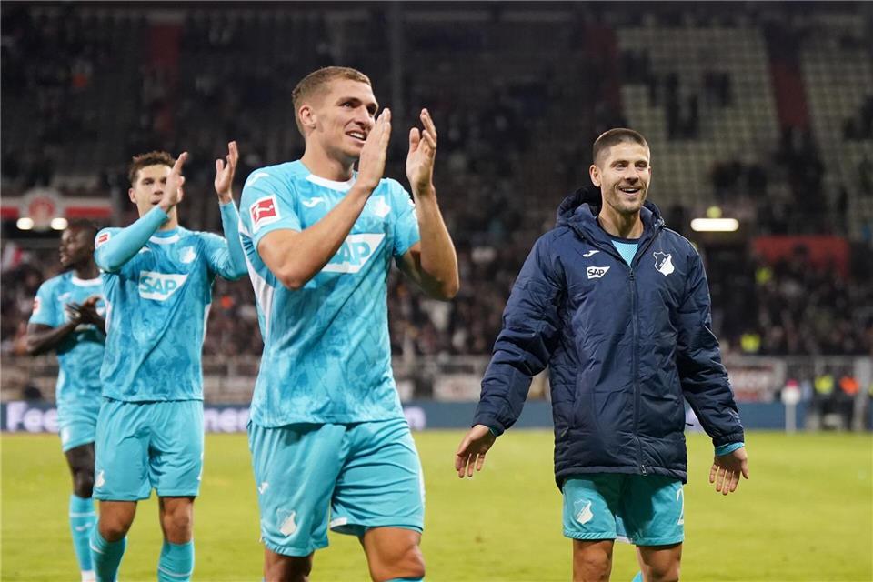 Kramaric: „Es ist an der Zeit, zu Hause zu gewinnen“ Andrej Kramaric (r) war der stärkste Hoffenheimer beim Auswärtssieg in Hamburg.Marcus Brandt/dpa