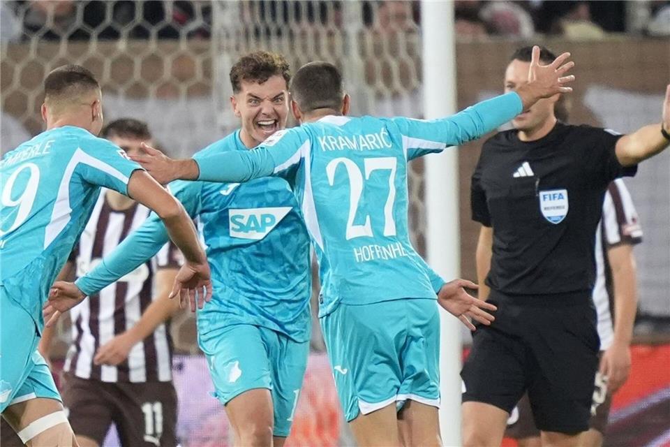 Andrej Kramaric (vorne, 1899 Hoffenheim) jubelt nach seinem Treffer zum 2:0.Marcus Brandt/dpa