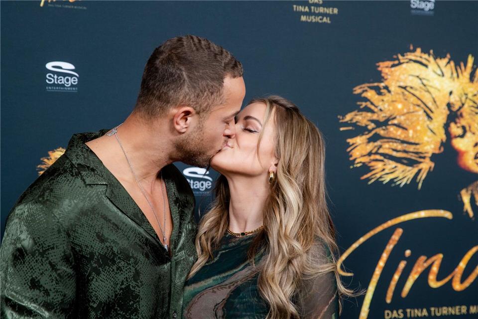 Andrej Mangold und seine Verlobte Annika Jung erwarten ihr erstes Kind. (Archivbild)Christoph Schmidt/dpa