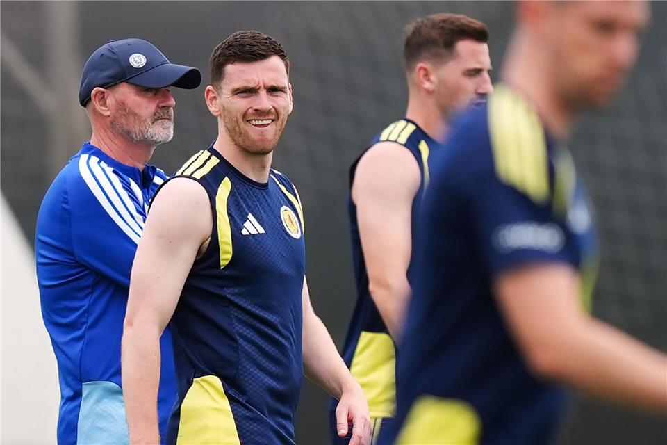 Andrew Robertson spielt bei der WM auch für seinen verstorbenen Freund Diogo Jota. (Archivbild)Rebecca Blackwell/AP/dpa