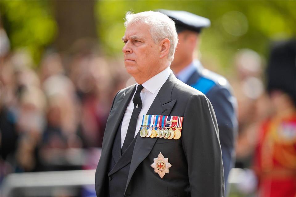 Andrew ist der zweitälteste Sohn von Queen Elizabeth II.Martin Meissner/AP Pool/dpa