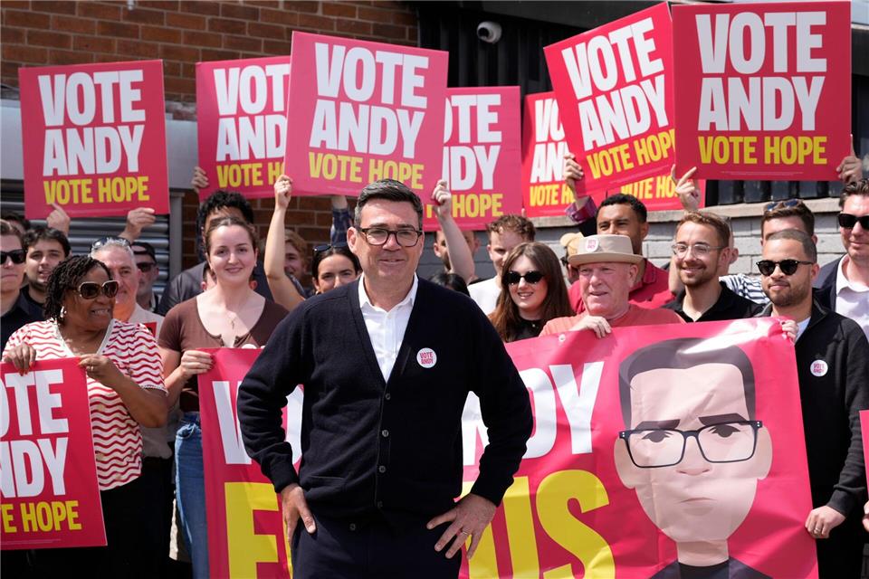 Andy Burnham hat die Nachwahl im Kreis Makerfield gewonnen. Peter Byrne/PA Wire/dpa
