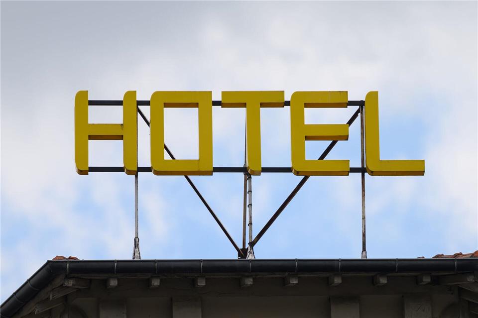 Anfrage ist nicht gleich Angebot: Hotels müssen zwischen unverbindlichen Kapazitätsanfragen und rechtlich bindenden Buchungsangeboten unterscheiden.Robert Michael/dpa