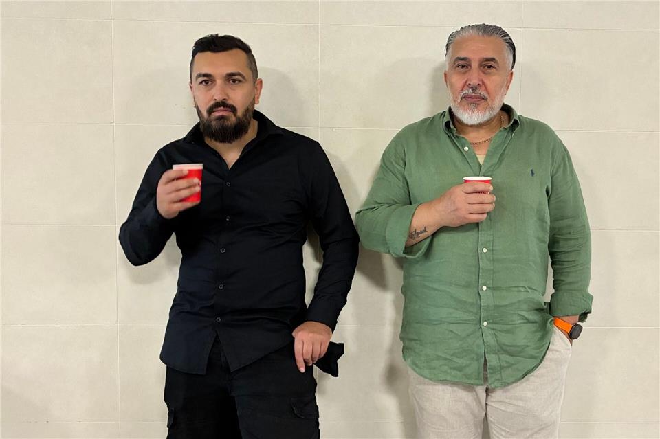 Angehörige der verstorbenen Familie sind zum Prozess nach Istanbul angereist. Linda Say/dpa