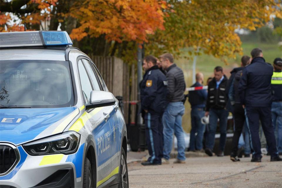 Angehörige wählten nach der Tat den Notruf und riefen die Polizei.Felix Kirberg/dpa