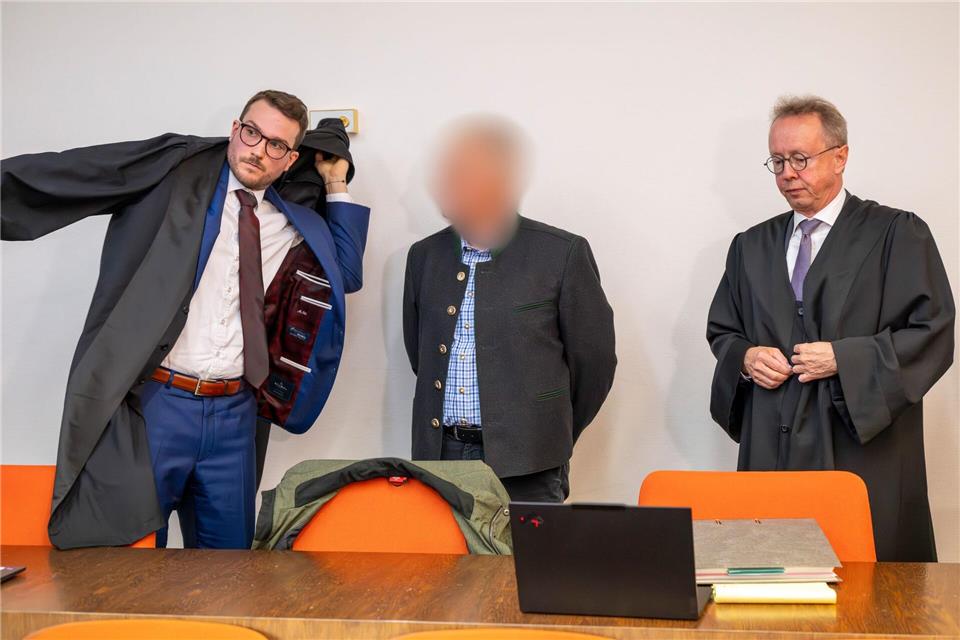 Angeklagt sind vor dem Landgericht München II zwei Bahnmitarbeiter unter anderem wegen fahrlässiger Tötung.Peter Kneffel/dpa