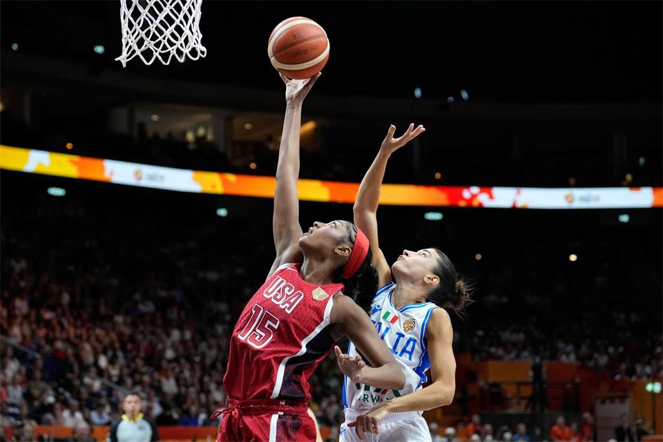 Angel Reese war noch eine der auffälligsten Spielerinnen im US-Team.Ebrahim Noroozi/AP/dpa