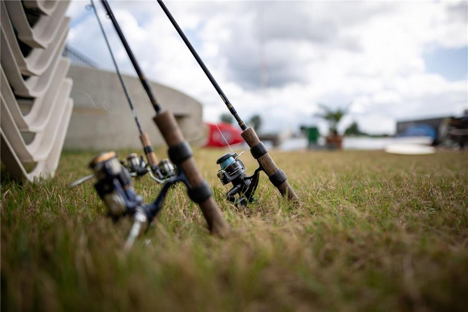 Angeln war lange eine Männerdomäne - das ändert sich langsam. (Symbolbild)Fabian Strauch/dpa
