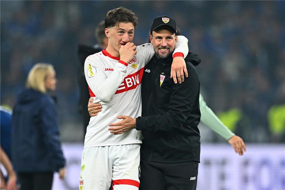 Angelo Stiller (l.) und Sebastian Hoeneß haben im Saisonendspurt noch viel vor. (Archivbild)Tom Weller/dpa