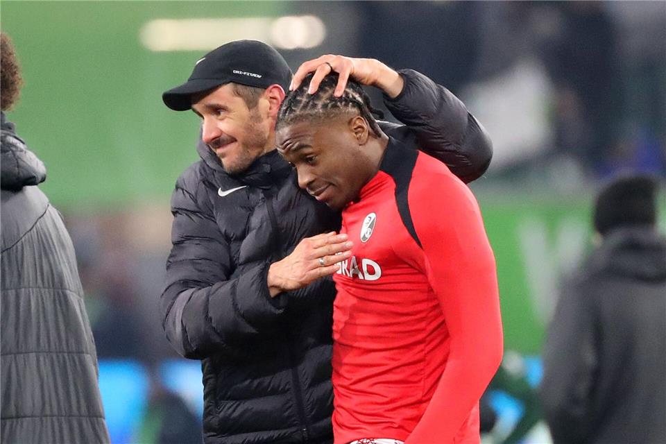 Angesichts der Ausfälle ist es denkbar, dass Julian Schuster (l) in der Startelf wieder auf Bruno Ogbus (r) setzt.Darius Simka/dpa