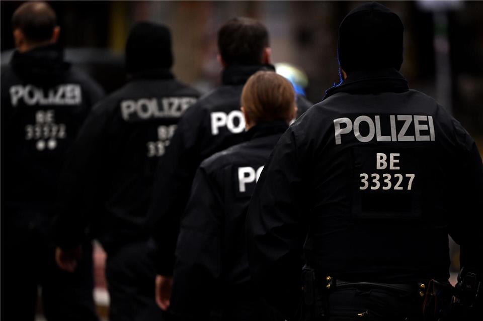 „Angesichts der aktuellen Entwicklungen im Nahen Osten beobachten wir die Lage sehr genau und stehen in engem Austausch mit den zuständigen Sicherheitsbehörden“, schreibt die Berliner Polizei auf X. (Symbolbild)Lilli Förter/dpa
