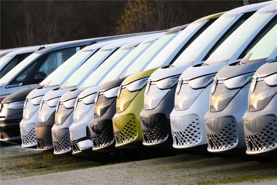 Angespannte Lage im Vertrieb: Volkswagen Nutzfahrzeuge unterbricht Produktion im Werk Hannover für eine Woche. (Archivbild)Julian Stratenschulte/dpa