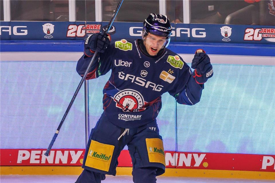 Eisbären Berlin gewinnen mit 3:2 gegen Nürnberg Angreifer Lean Bergmann erzielte das 1:0 beim Sieg der Eisbären Berlin gegen Nürnberg. (Archivbild)Andreas Gora/dpa