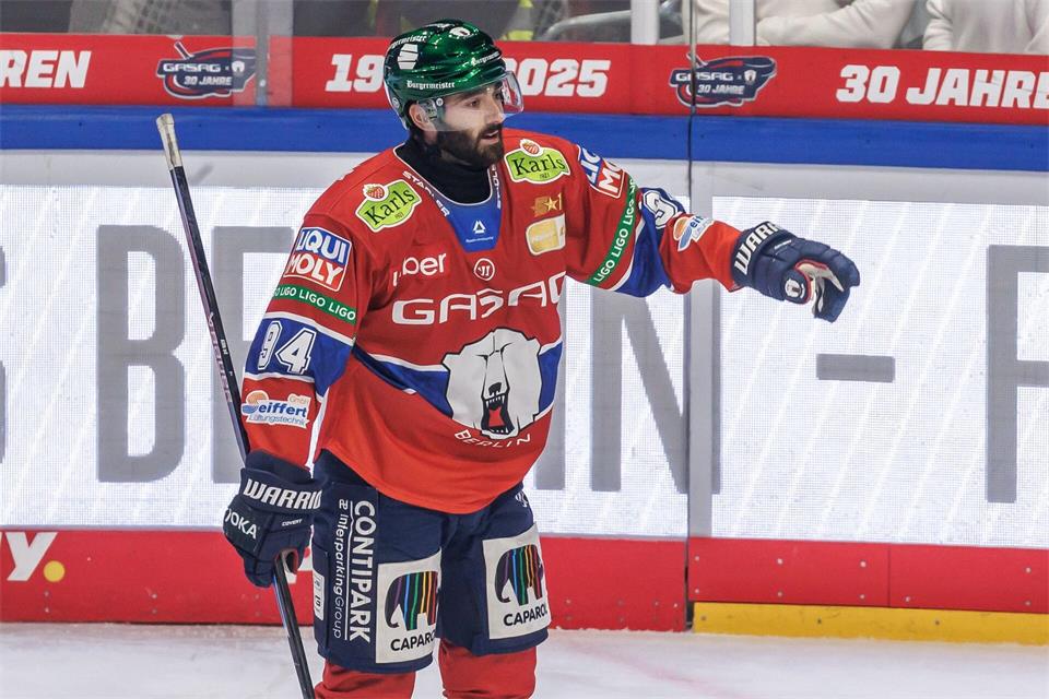 Angreifer Liam Kirk erzielte den ersten Treffer der Eisbären Berlin im letzten CHL-Hauptrundenspiel gegen Klagenfurt. (Archivbild)Andreas Gora/dpa