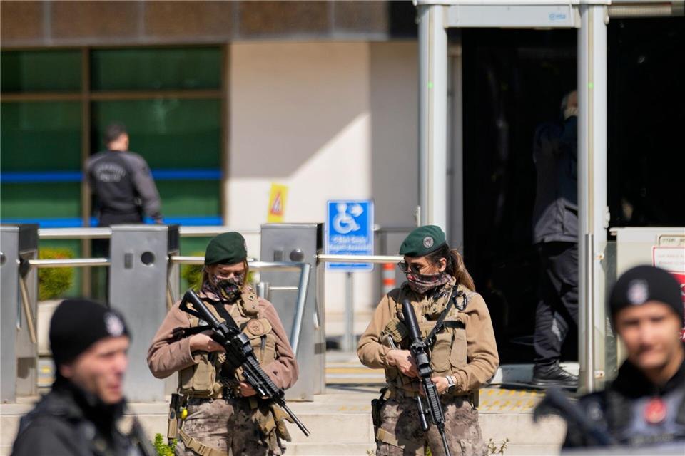 Angreifer und Polizei lieferten sich SchusswechselKhalil Hamra/AP/dpa