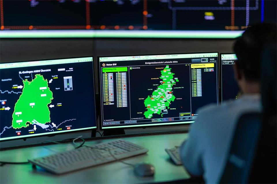 Angriffe auf Umspannwerke und andere Energieanlagen in Deutschland haben die Verwundbarkeit kritischer Infrastruktur stärker ins öffentliche Bewusstsein gerückt.Christoph Schmidt/dpa