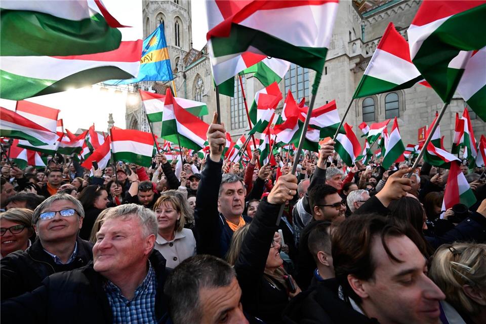 Anhänger Orbans bei der Abschlusskundgebung.Denes Erdos/AP/dpa