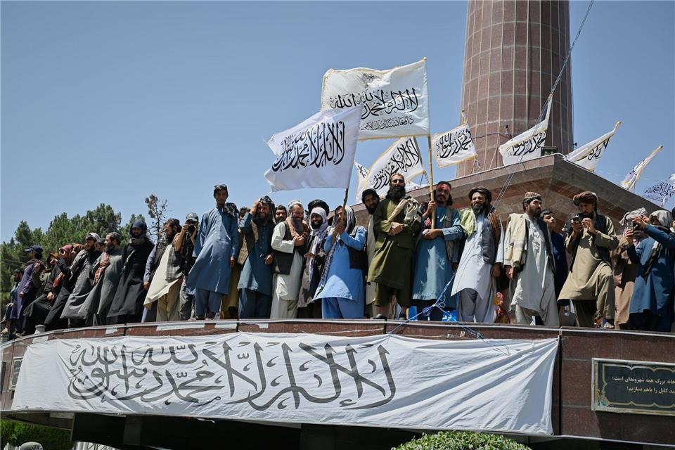 Anhänger der Taliban-Regierung feiern den fünften Jahrestag der Machtübernahme in Kabul.Nava Jamshidi/AP/dpa
