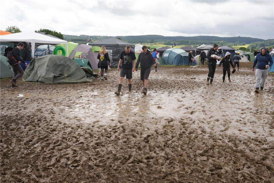 Anhaltender Regen weichte den Boden vieler Campingplätze in der Eifel stark auf.Thomas Frey/dpa