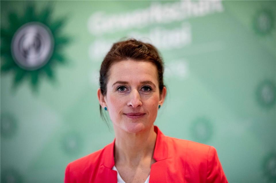 Anita Kirsten, die Chefin der GdP in Brandenburg, blickt mit Sorge auf die rechte Szene. (Archivbild)Fabian Sommer/dpa