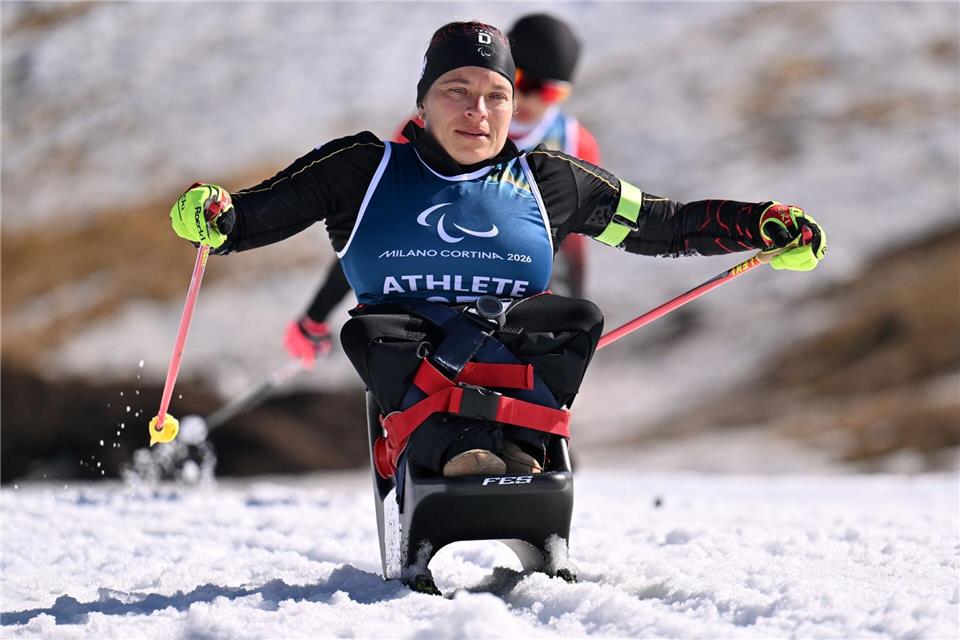Anja Wicker blickt mit etwas Sorge auf die Bedingungen. Martin Schutt/dpa