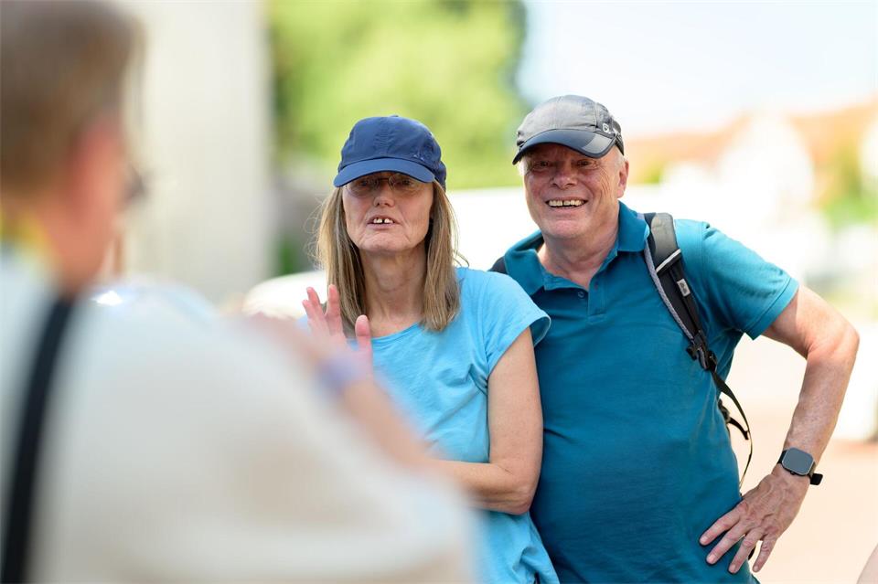 Anke Daalmann und Kay Kendziorski haben eine lange Bahnfahrt auf sich genommen, um an der Führung teilzunehmen. Izabela Mittwollen/dpa