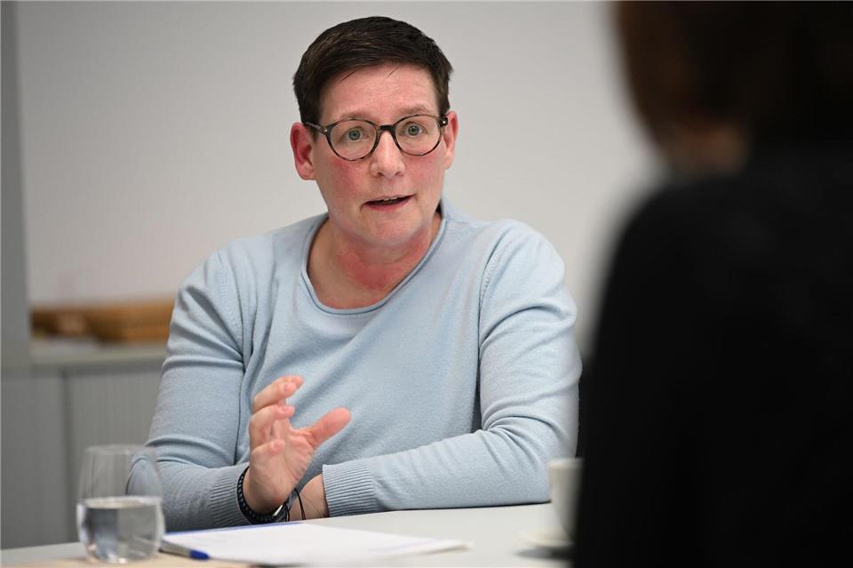 Anke Siebert leitet das Team Kinder- und Jugendschutz im Frankfurter Jugend- und Sozialamt.Michael Brandt/dpa