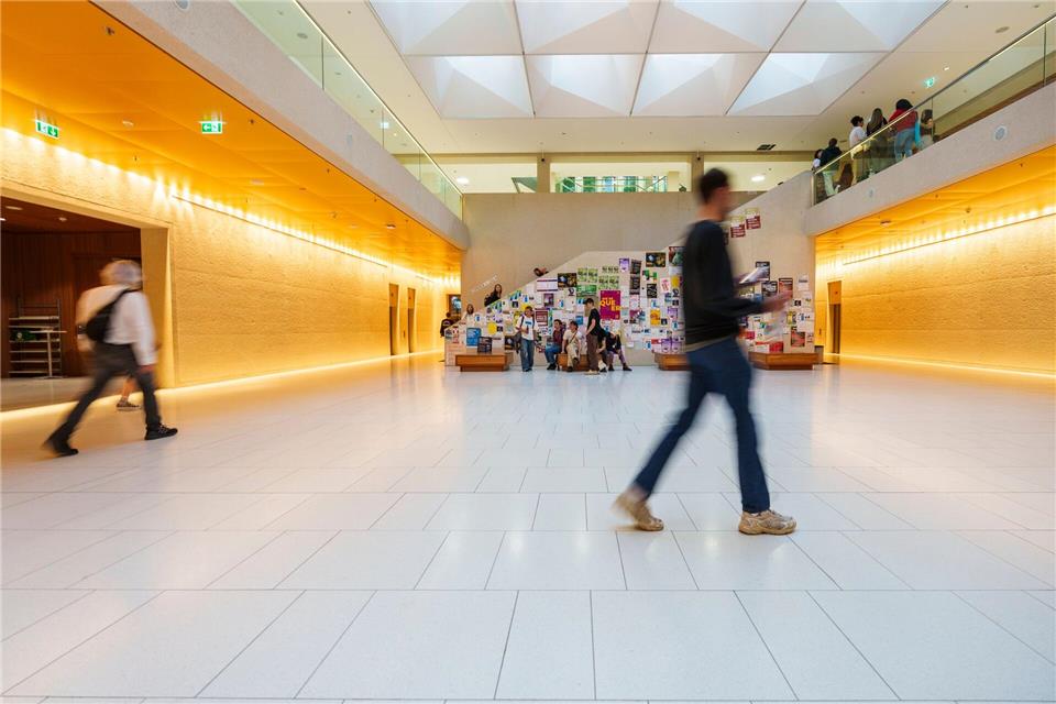 Anlässlich des Weltstudententages am 17. November veröffentlichte das Statistische Landesamt Kennzahlen zu Hochschulabschlüssen. (Symbolbild)Andreas Arnold/dpa