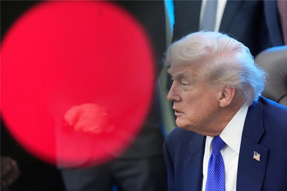 Anlass der neuen Eskalation ist ein Bericht der „New York Times“ über den Streit zwischen Regierung und Universität, den Trump als „völlig falsch“ bezeichnete. Alex Brandon/AP/dpa