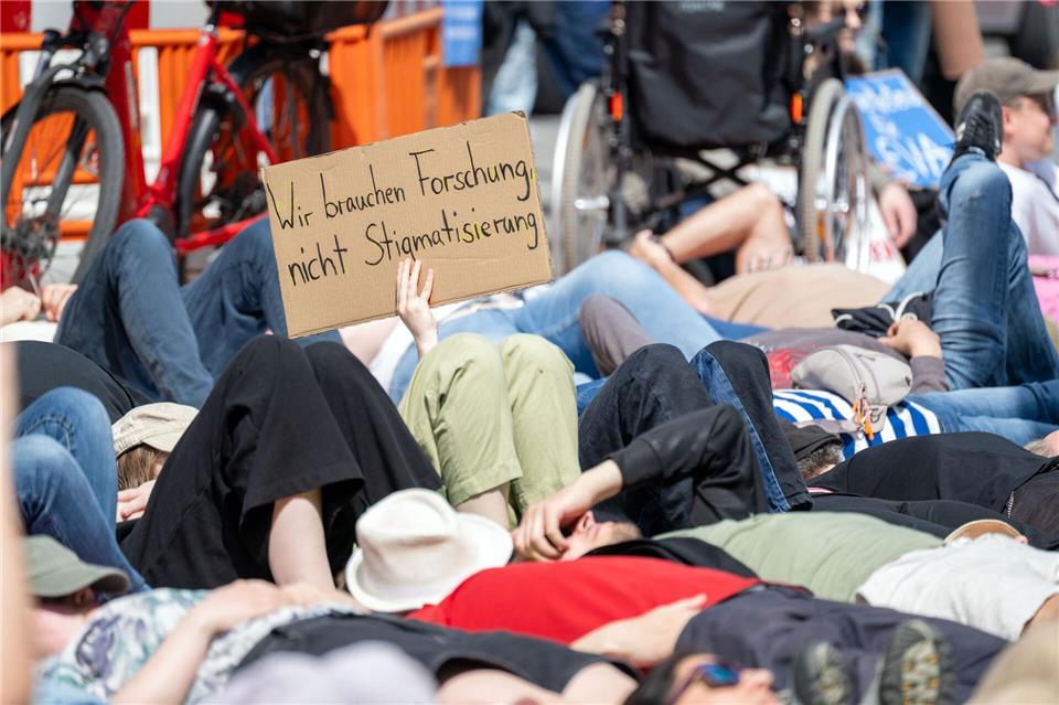 Anlass für die Demonstrationen ist der internationale Tag zur Aufklärung über die Krankheit am 12. Mai.Pia Bayer/dpa