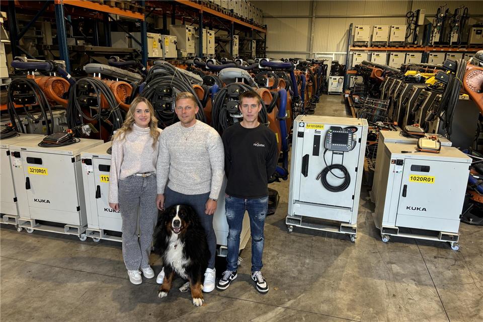 Anna Lena Lütkenhorst, Sven Schulten, Timo Lütkenhorst und Hund Bradley bilden die reQutec GmbH.