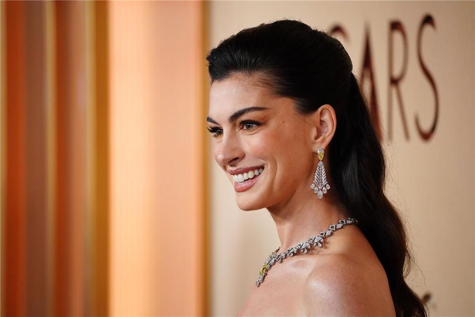 Anne Hathaway erwartet ihr drittes Kind. (Archivbild) Jordan Strauss/Invision/dpa