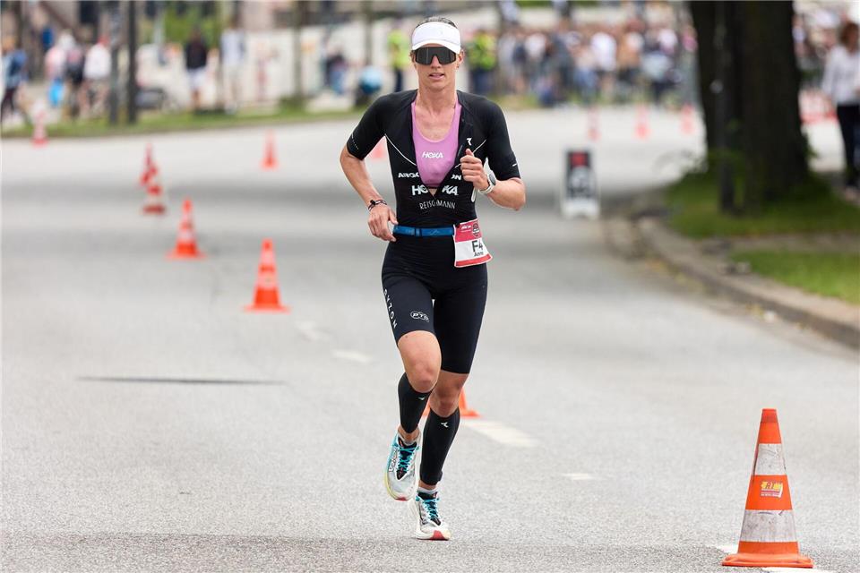 Schwanger im Hawaii-Ziel: Babystrampler für Anne Reischmann Anne Reischmann ging in der 13. Schwangerschaftswoche auf Hawaii an den Start.Georg Wendt/dpa