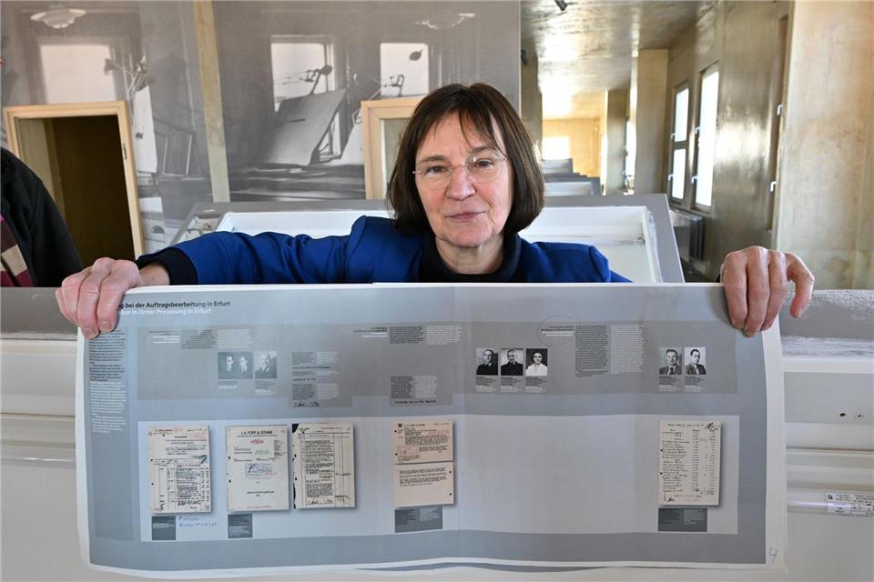 Annegret Schüle, Leiterin des Erinnerungsortes Topf & Söhne, präsentiert Pläne für die Erweiterung der Dauerausstellung.Martin Schutt/dpa