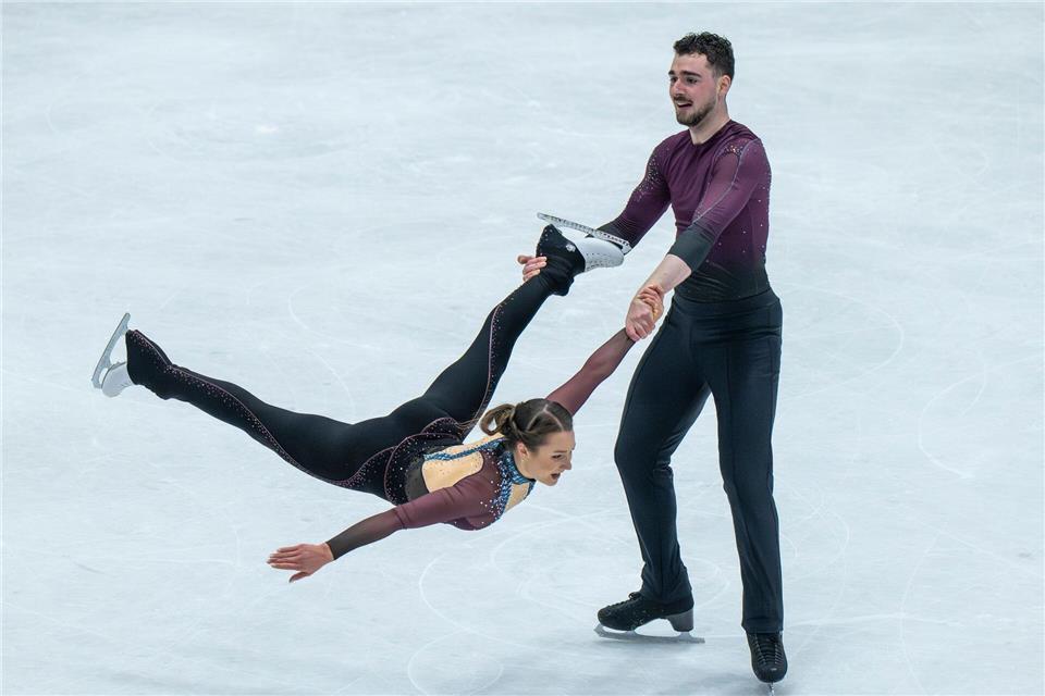 Annika Hocke (l) und Robert Kunkel belegten in Oberstdorf Platz acht.Peter Kneffel/dpa