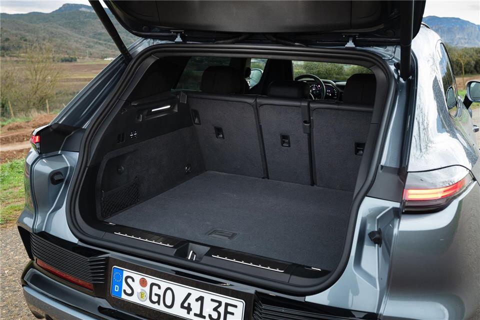 Anno 2026: Ein Porsche kann längst elektrisch fahren und Dank des großen Kofferraums auch richtig praktisch sein.Porsche AG/dpa-tmn