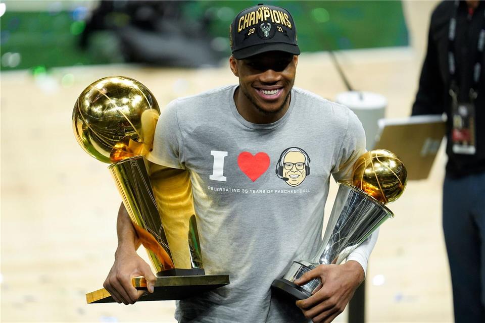 Antetokounmpo krönte 2021 seine Karriere mit dem Titel. (Archivbild)Paul Sancya/AP/dpa